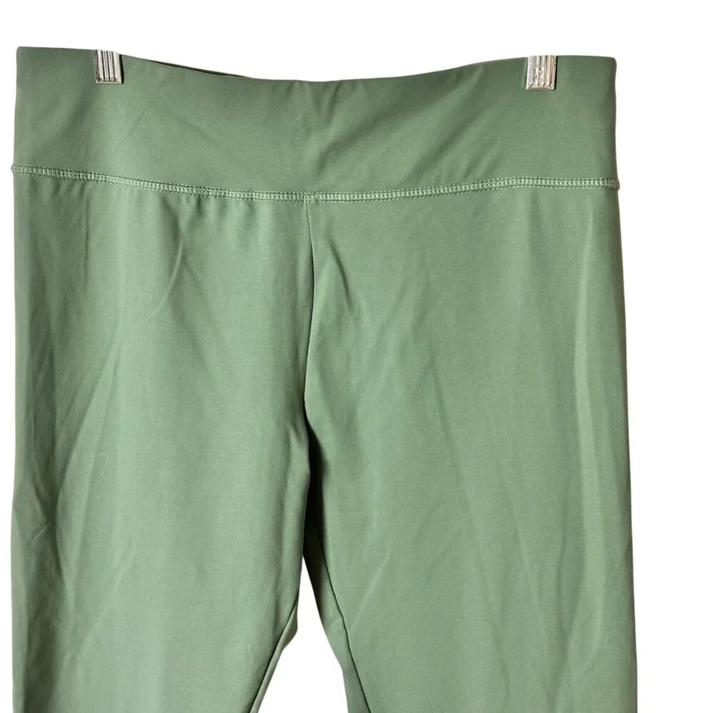 Danskin Size XL Womens High-Waisted Green Leggings Nylon/Spandex Blend